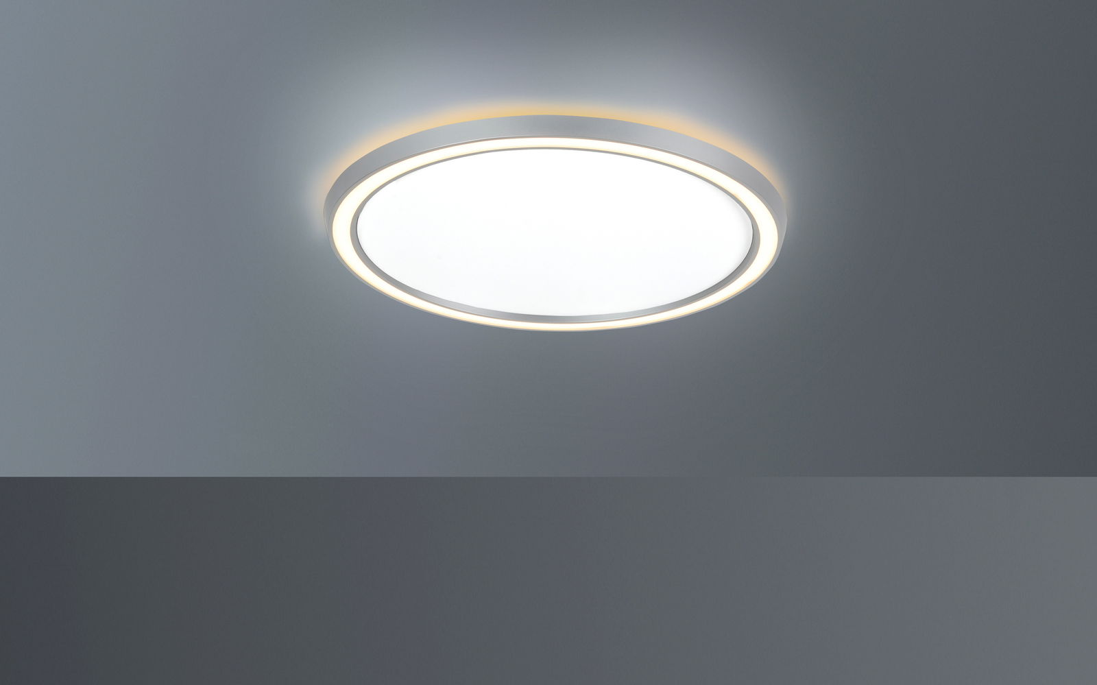 Runde LED-Deckenleuchte mit modernem Design, von unten betrachtet.