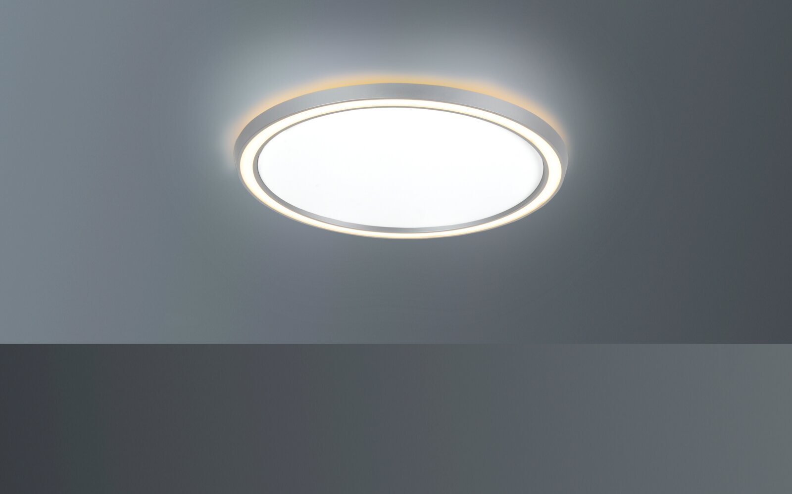 Bopp LED-Deckenleuchte SMART Runde LED-Deckenleuchte mit modernem Design, von unten betrachtet.