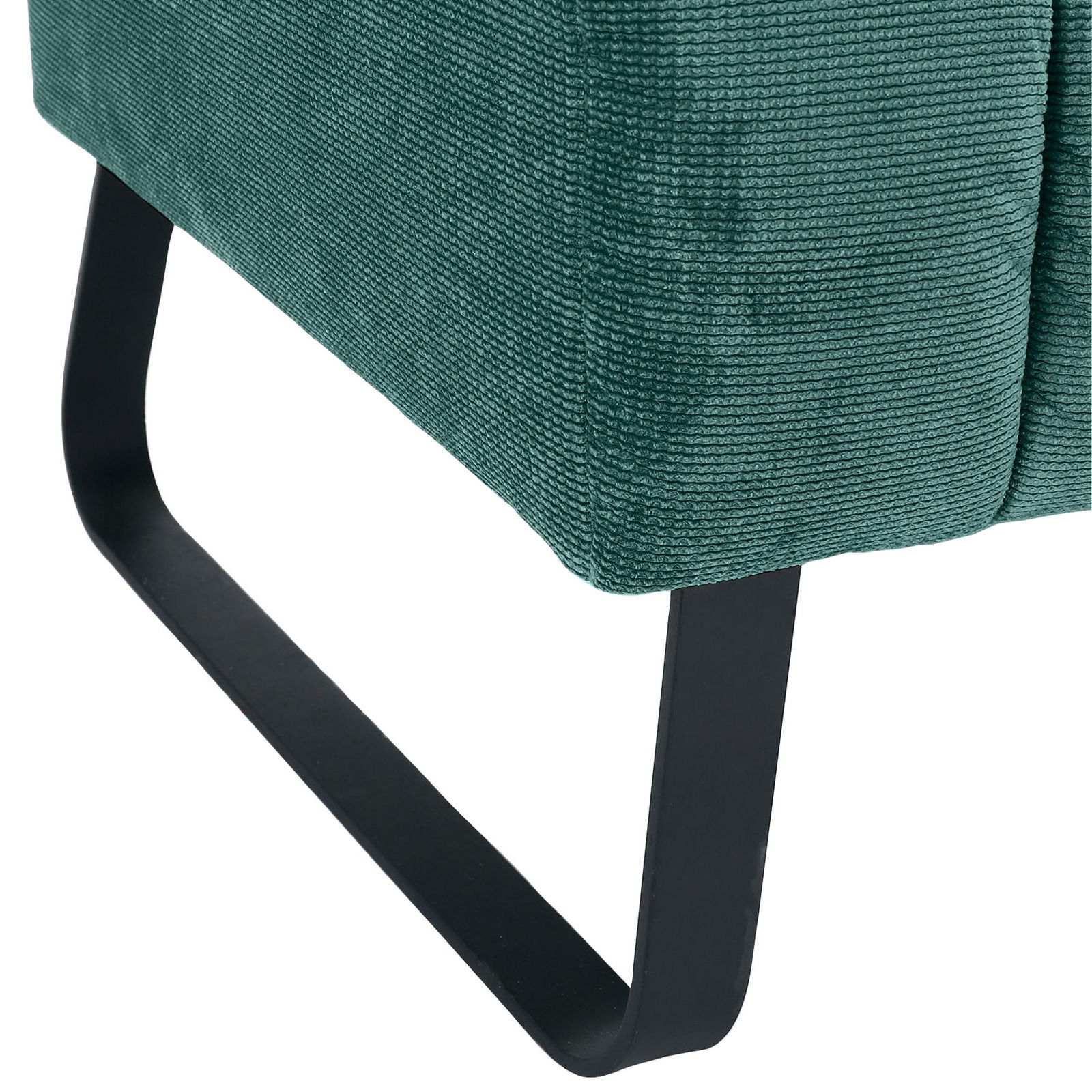 Nahaufnahme einer grünen 2,5er-Sitzbank mit schwarzem Metallfuß, seitliche Perspektive