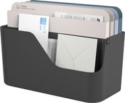 Schwarzer Dokumentenorganizer mit mehreren Fächern, gefüllt mit Briefen und Dokumenten, aus seitlicher Perspektive.