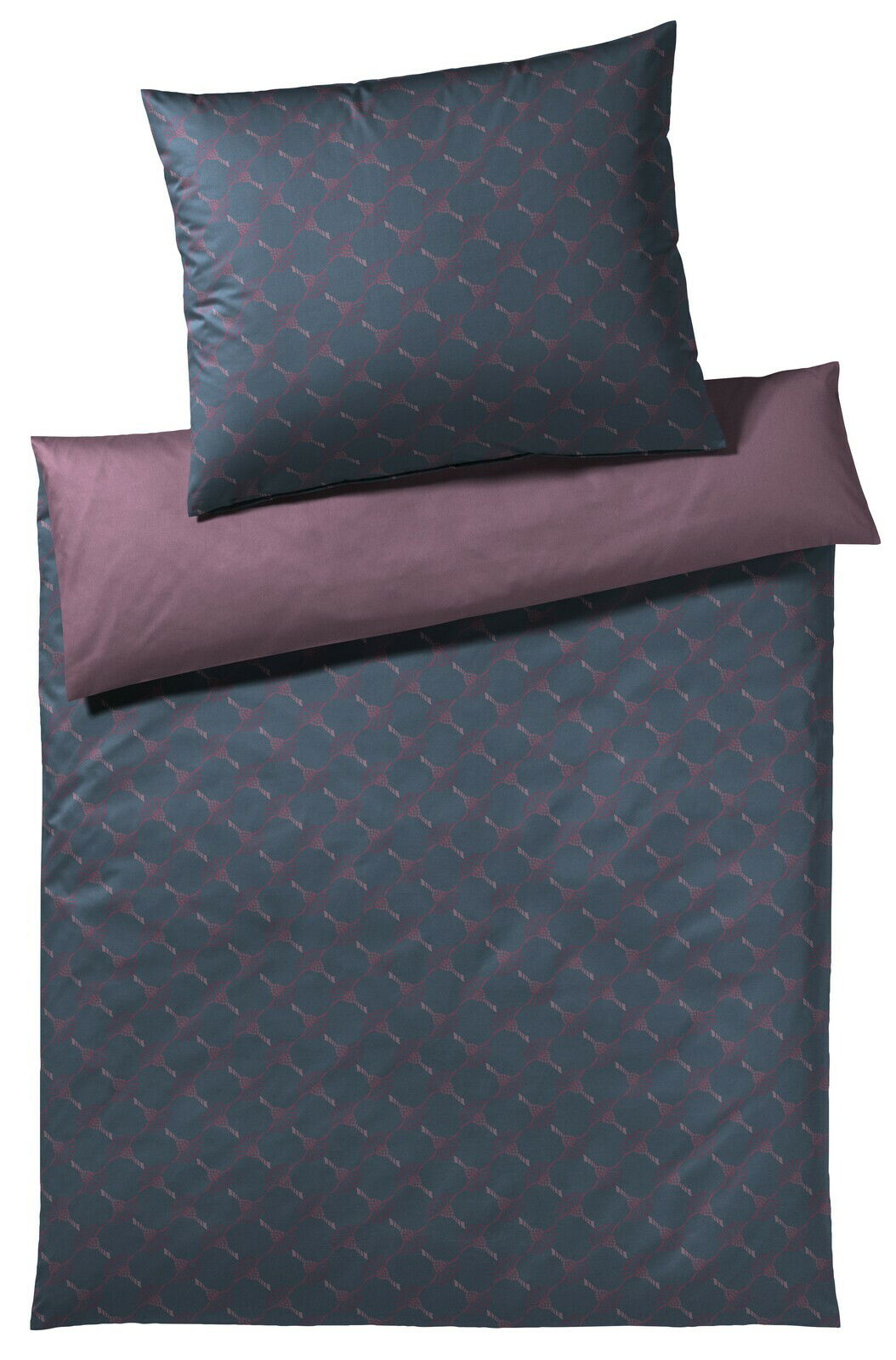 Bettwäsche-Set in dunklem Design mit geometrischem Muster, bestehend aus einem Kissenbezug und einem Bettdeckenbezug, aus der Vogelperspektive fotografiert.