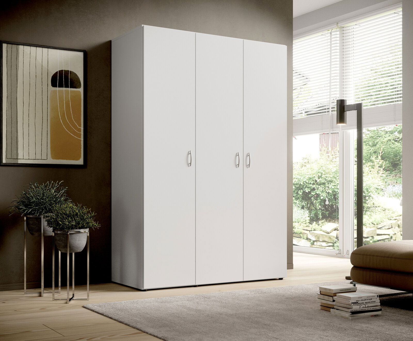 Moderner, weißer Drehtürenschrank mit drei Türen, frontal abgebildet in einem hellen Raum mit großen Fenstern und stilvoller Dekoration.