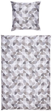 Bettwäsche-Set mit geometrischem Muster in Grau- und Weißtönen, bestehend aus einem Kissenbezug und einem Bettdeckenbezug, aus der Vogelperspektive fotografiert.