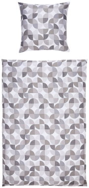 Bettwäsche-Set mit geometrischem Muster in Grau- und Weißtönen, bestehend aus einem Kissenbezug und einem Bettdeckenbezug, aus der Vogelperspektive fotografiert.
