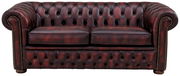 Frontale Ansicht eines klassischen Chesterfield 3-Sitzer Sofas in dunkelrotem Leder mit charakteristischer Knopfheftung und Nietenverzierung.