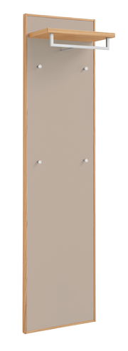 Garderobenpaneel in Holzoptik mit mehreren Haken und einer Ablage, seitliche Perspektive