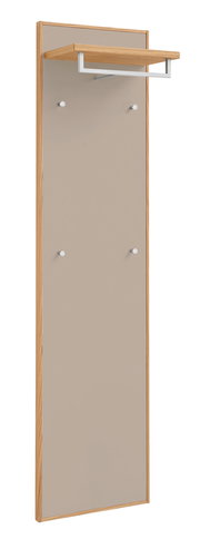 Garderobenpaneel in Holzoptik mit mehreren Haken und einer Ablage, seitliche Perspektive