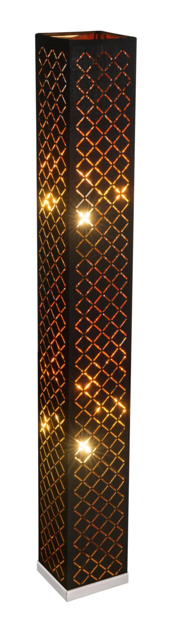 Houten staande lamp met geometrisch patroon en warm licht, zijaanzicht