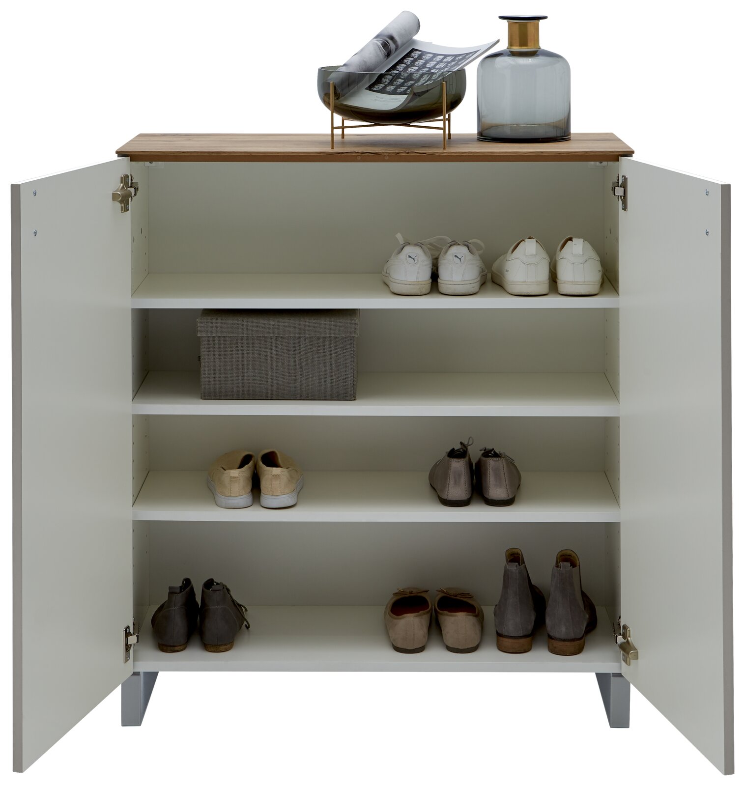 Dieter Knoll Schuhschrank CORTINA Offener Schuhschrank mit mehreren Regalböden, gefüllt mit Schuhen und einer Aufbewahrungsbox, aus frontaler Perspektive.