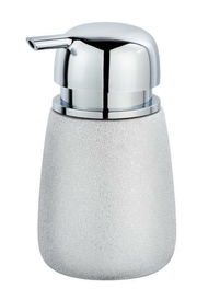 Keramik Seifenspender Glimma in silberner Farbe mit glänzendem Chrom-Pumpkopf, frontal abgebildet.