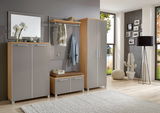 Modernes Garderoben-Set in Holzoptik mit grauen Fronten, bestehend aus Schrank, Spiegel, Sitzbank und Hakenleiste, seitliche Perspektive.