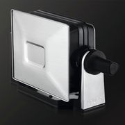 Waffeleisen Professional in seitlicher Perspektive mit Edelstahlgehäuse und schwarzem Griff.