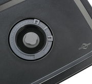 Nahaufnahme eines Vakuumier-Sets EASYFRESH mit Datumsanzeige und Drehknopf, seitliche Perspektive