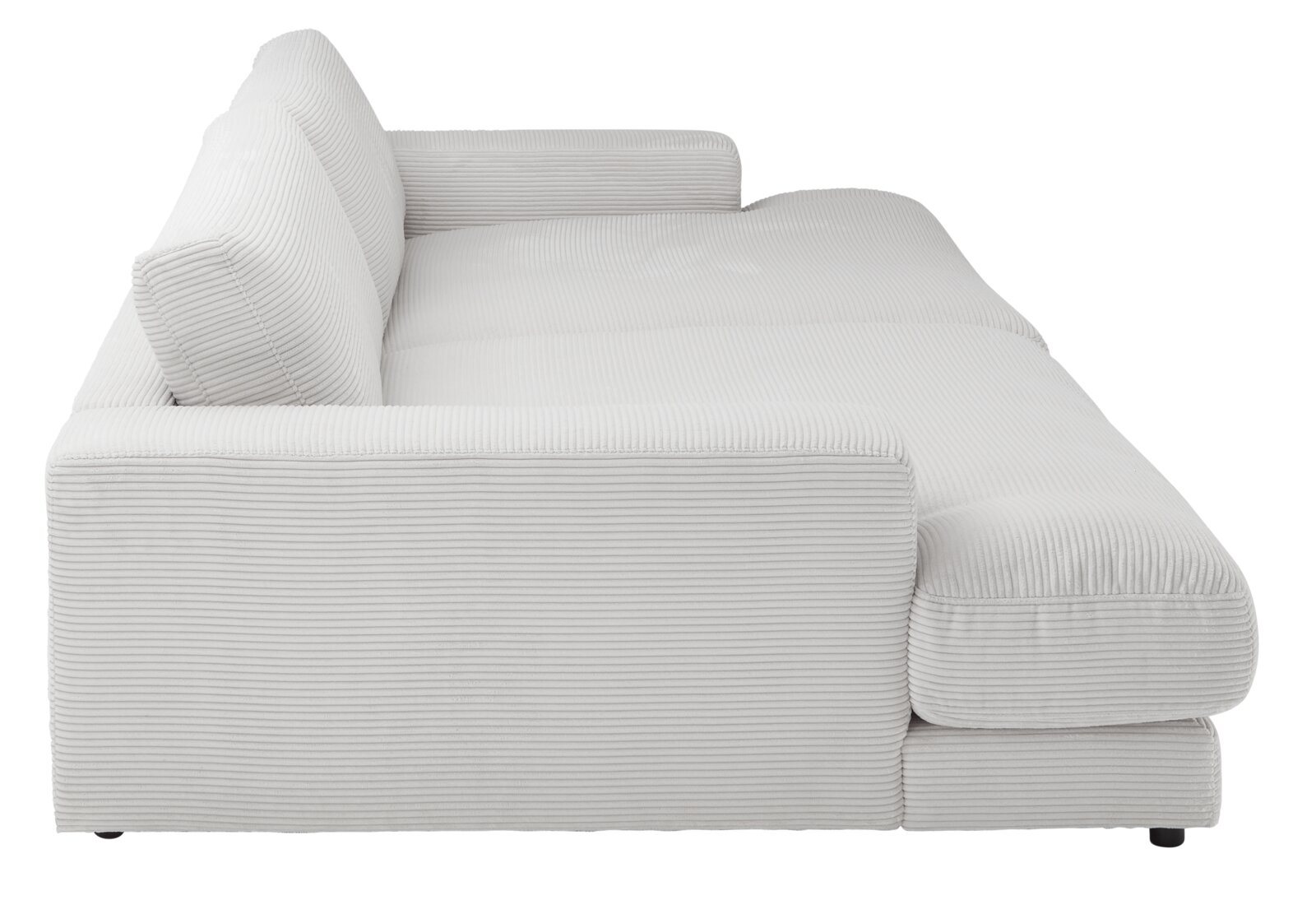 Seitenansicht eines kleinen Megasofas mit hellgrauem, geripptem Stoffbezug und breiten Armlehnen.