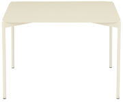 Moderner Beistelltisch in hellem Beige, frontal fotografiert mit schlanken, geraden Beinen.