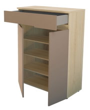 Schuhschrank aus Holz mit geöffneter Schublade und Türen, frontale Perspektive