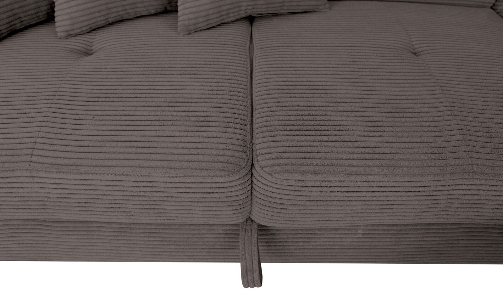 Nahaufnahme eines grauen, gerippten Stoffsofas mit Kissen, von oben betrachtet.