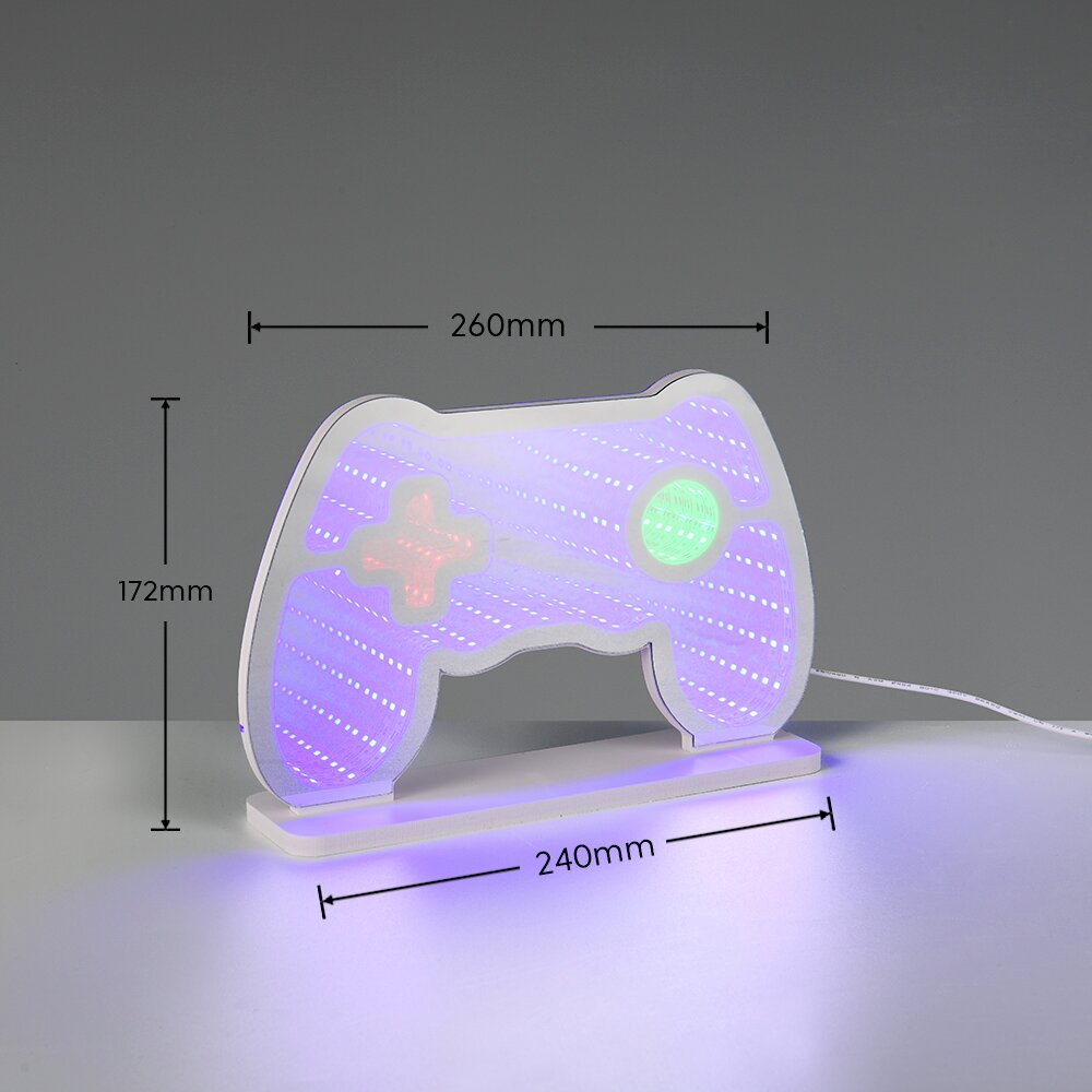 LED-Nachtlicht in Gamecontroller-Form auf Standfuß, leuchtend in Lila mit rotem Steuerkreuz und grünem Button, Maße ca. 260 mm breit und 172 mm hoch, Ansicht schräg von vorn (Front-/Seitenperspektive)
