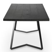 Moderner schwarzer Esstisch aus Holz mit Metallgestell, Vorderansicht