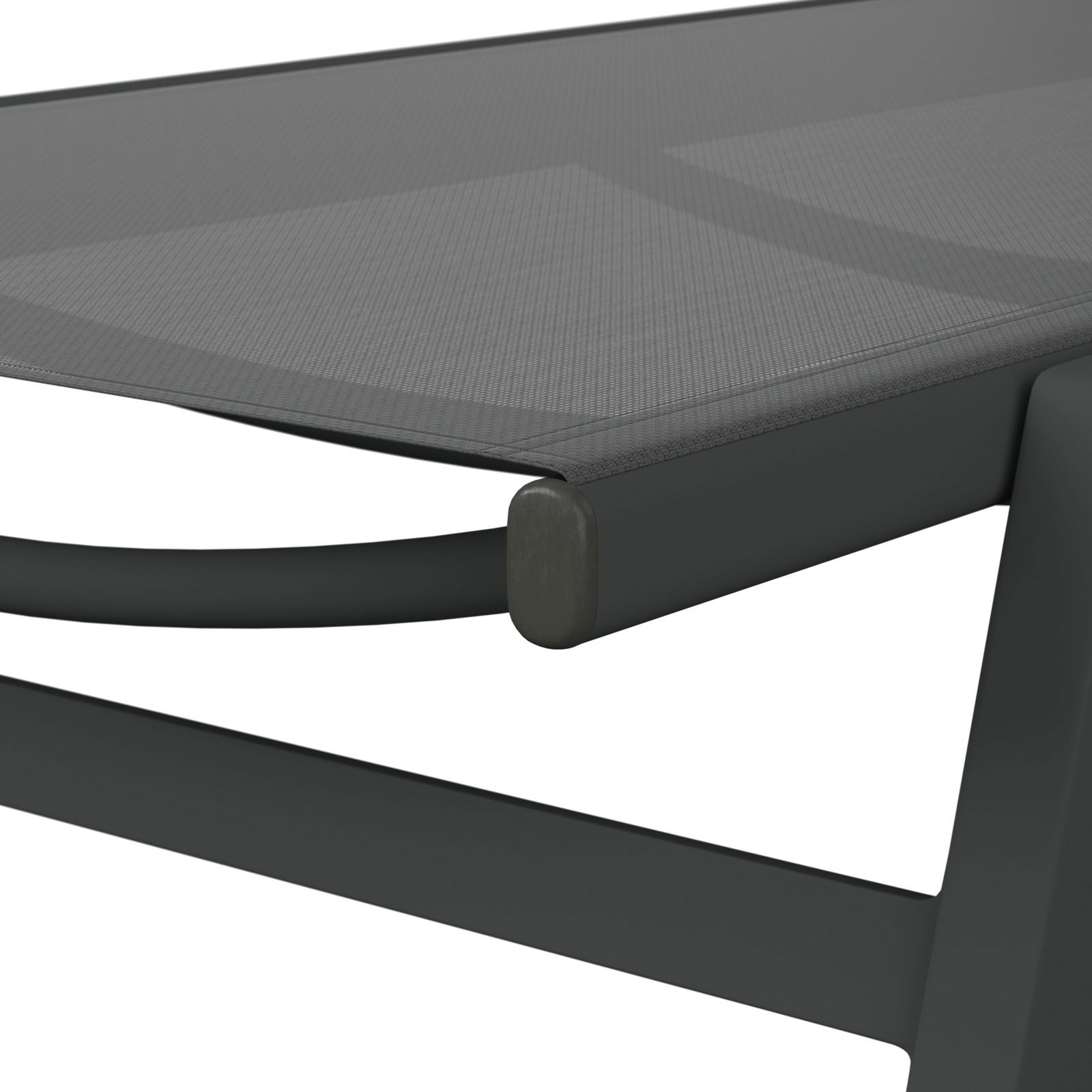 Nahaufnahme einer modernen Sonnenliege mit grauem Stoffbezug und stabilem Metallrahmen, seitliche Perspektive.