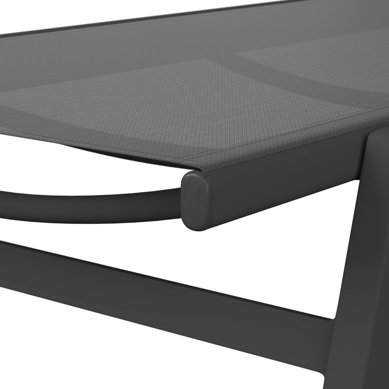 Nahaufnahme einer modernen Sonnenliege mit grauem Stoffbezug und stabilem Metallrahmen, seitliche Perspektive.