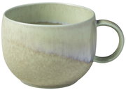 Espressotasse aus Keramik in sanften Grüntönen, seitliche Perspektive
