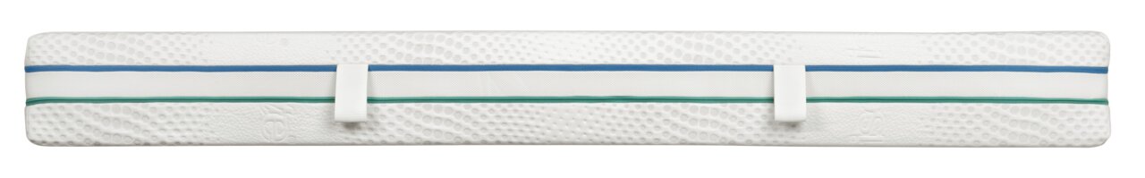 Seitenansicht einer weißen Matratze mit blauen und grünen Streifen und zwei Griffen.