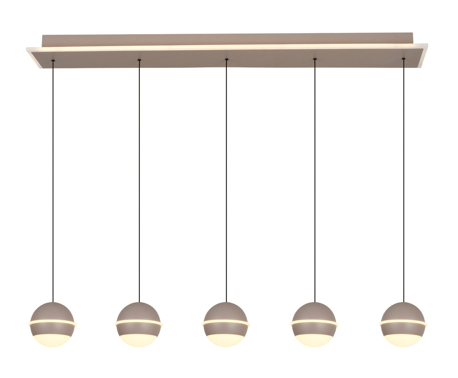 Moderne LED-Pendelleuchte mit fünf kugelförmigen Lampen, hängend an dünnen Kabeln, aus der Frontperspektive.