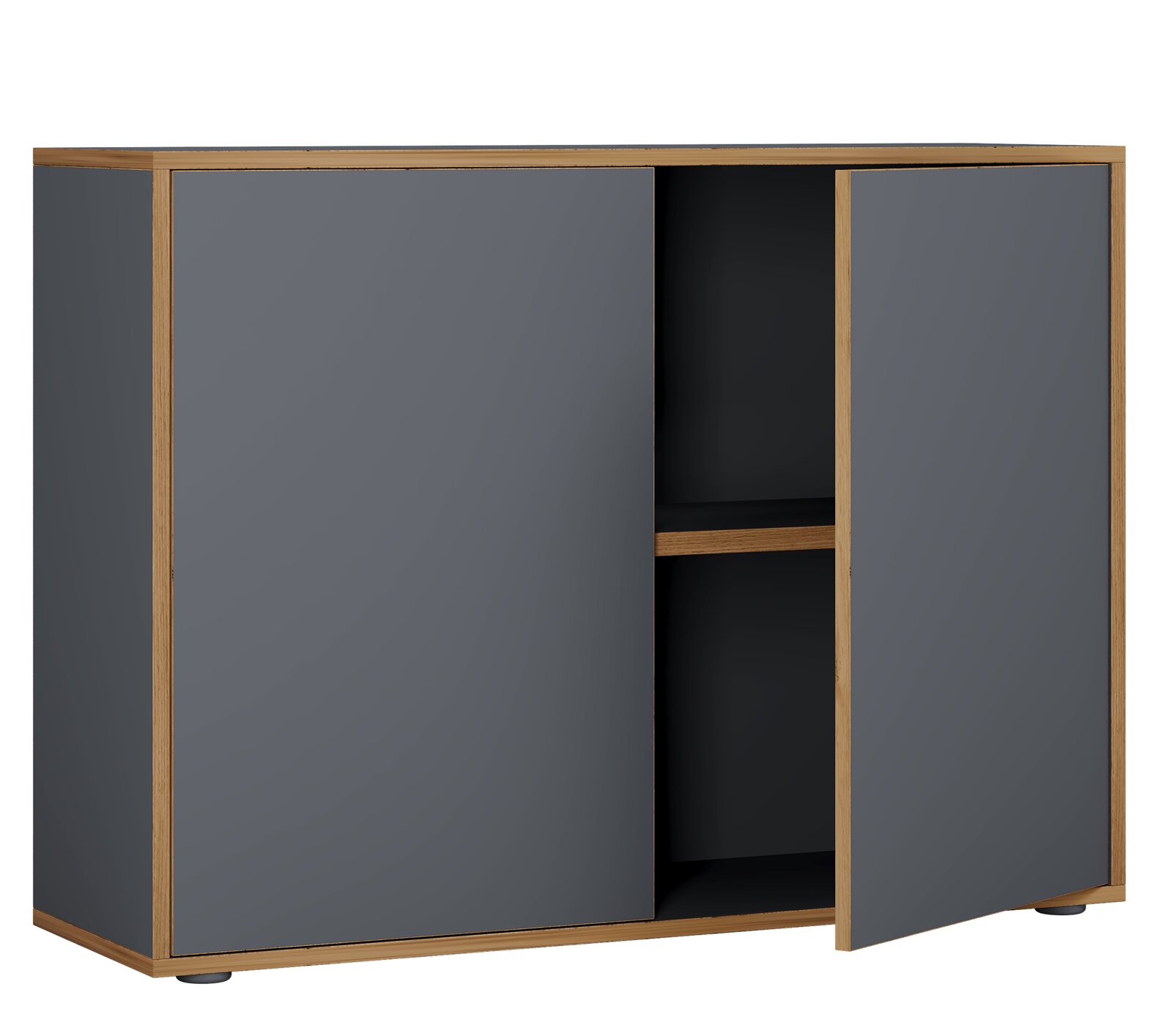 Modernes Sideboard/Kommode mit Holzrahmen in Eiche-Optik und dunkelgrauen Fronten, eine Schiebetür geöffnet mit sichtbarem Regalboden, freigestellt auf weißem Hintergrund, Perspektive: frontale Ansicht leicht von rechts