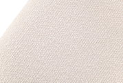 Nahaufnahme in Draufsicht einer cremefarbenen, grob gewebten Stoff- bzw. Teppichstruktur mit sichtbarer Textur