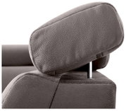 Nahaufnahme einer verstellbaren Kopfstütze eines Sofas in grauem Stoff.