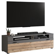 Frontale Ansicht eines modernen Lowboards mit Holz- und Grautönen, dekoriert mit Pflanzen und Elektronikgeräten.