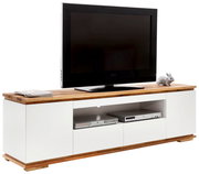 TV-Lowboard CHIARO in Weiß mit Holzoberfläche, frontal abgebildet, mit Fernseher und Dekoration.
