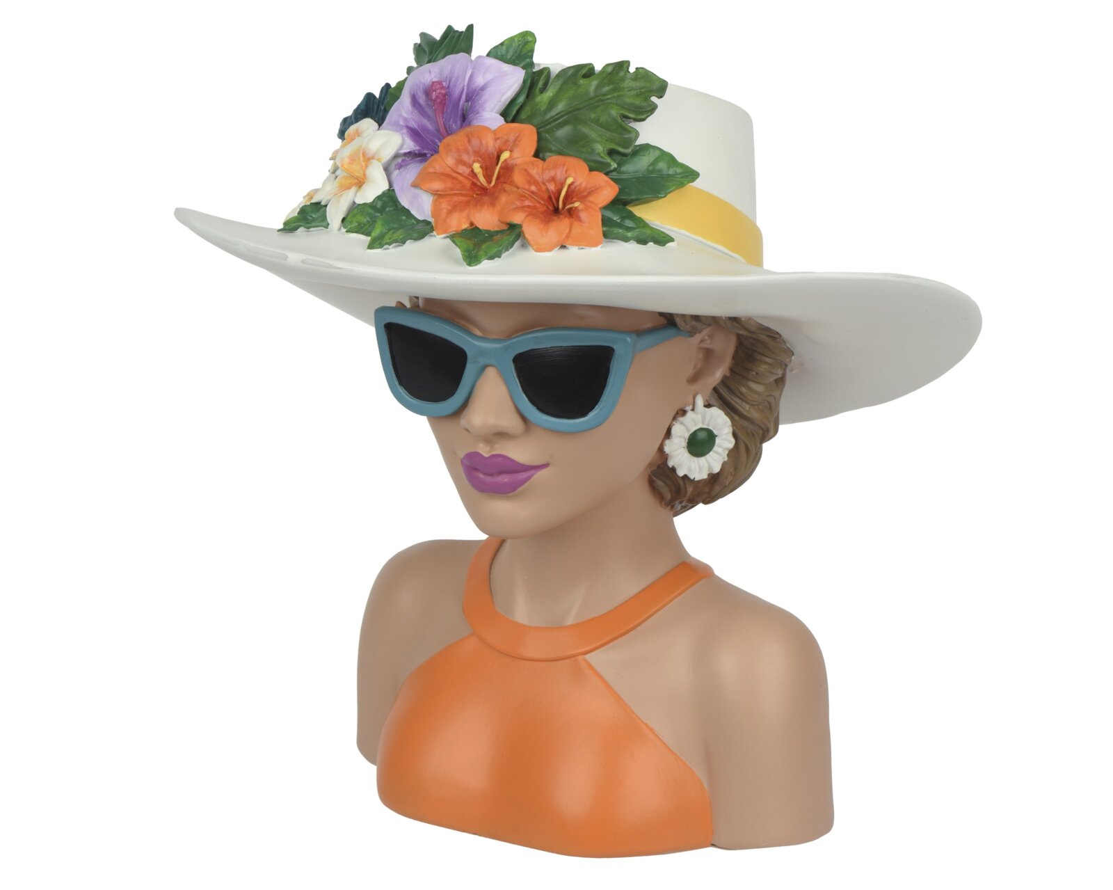 Decoris Pot Dekofigur einer stilisierten Frau mit weißem, breitkrempigem Hut mit buntem Blumen- und Blattdekor, blauer Sonnenbrille und orangefarbenem Oberteil, in leichter Seitenansicht von vorne (3/4-Perspektive) vor weißem Hintergrund