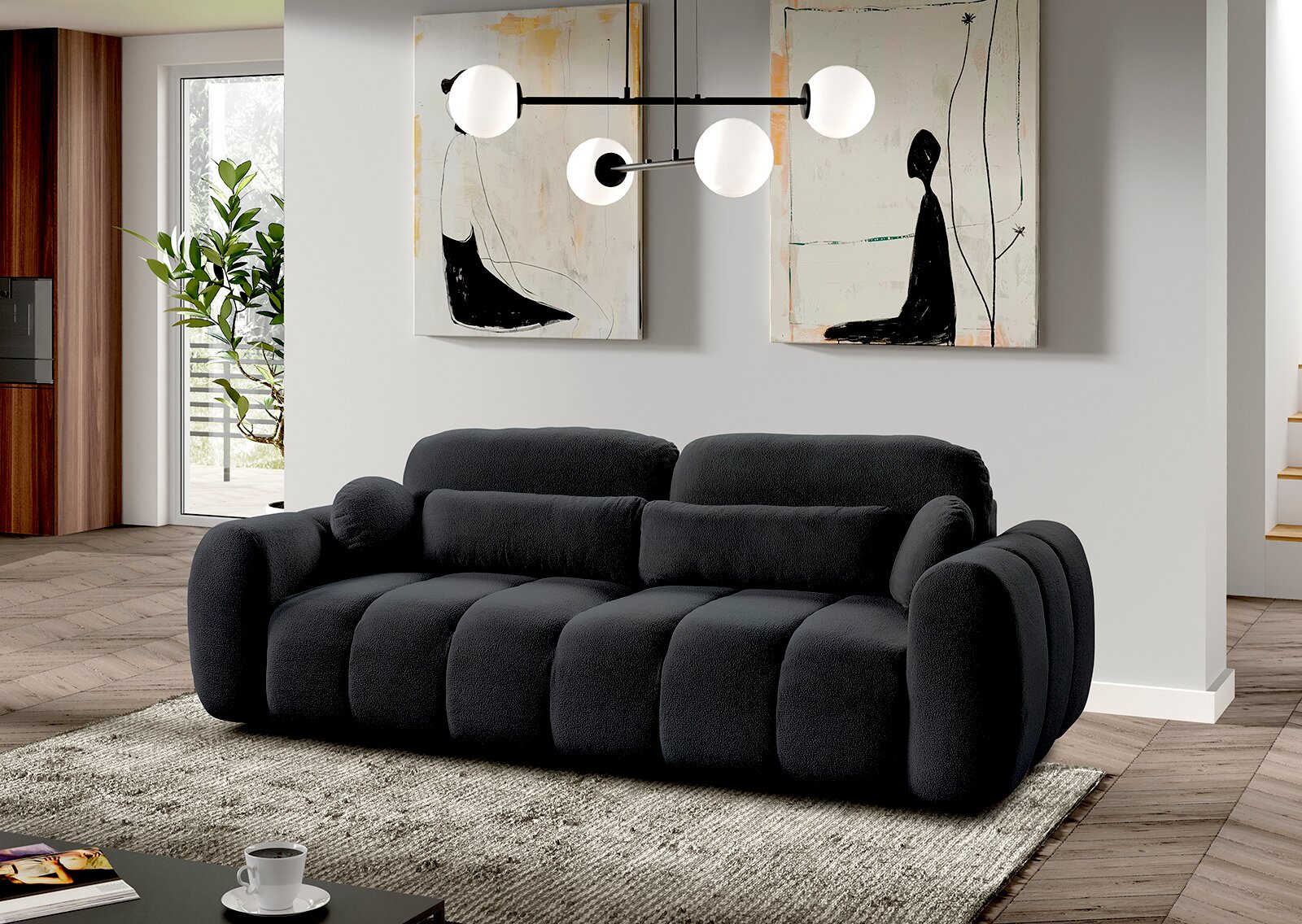Modernes Funktionssofa in dunklem Stoff, frontal fotografiert in einem stilvoll eingerichteten Wohnzimmer mit Kunstwerken an der Wand und einer modernen Hängelampe.