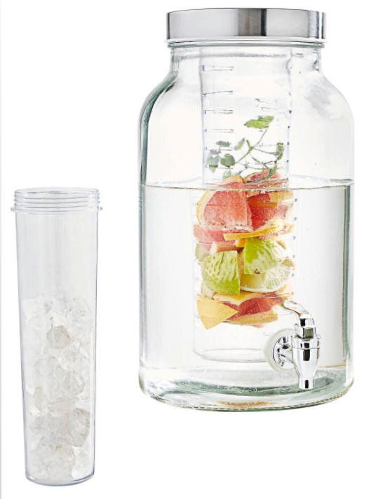 Getränkespender 5,6L mit Fruchteinsatz und Zapfhahn, seitliche Perspektive