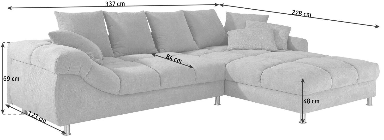 Großes, modernes Ecksofa in hellgrauem Stoff mit mehreren Kissen, abgebildet aus einer leicht seitlichen Perspektive. Maße: 337 cm Breite, 228 cm Tiefe, 69 cm Höhe.