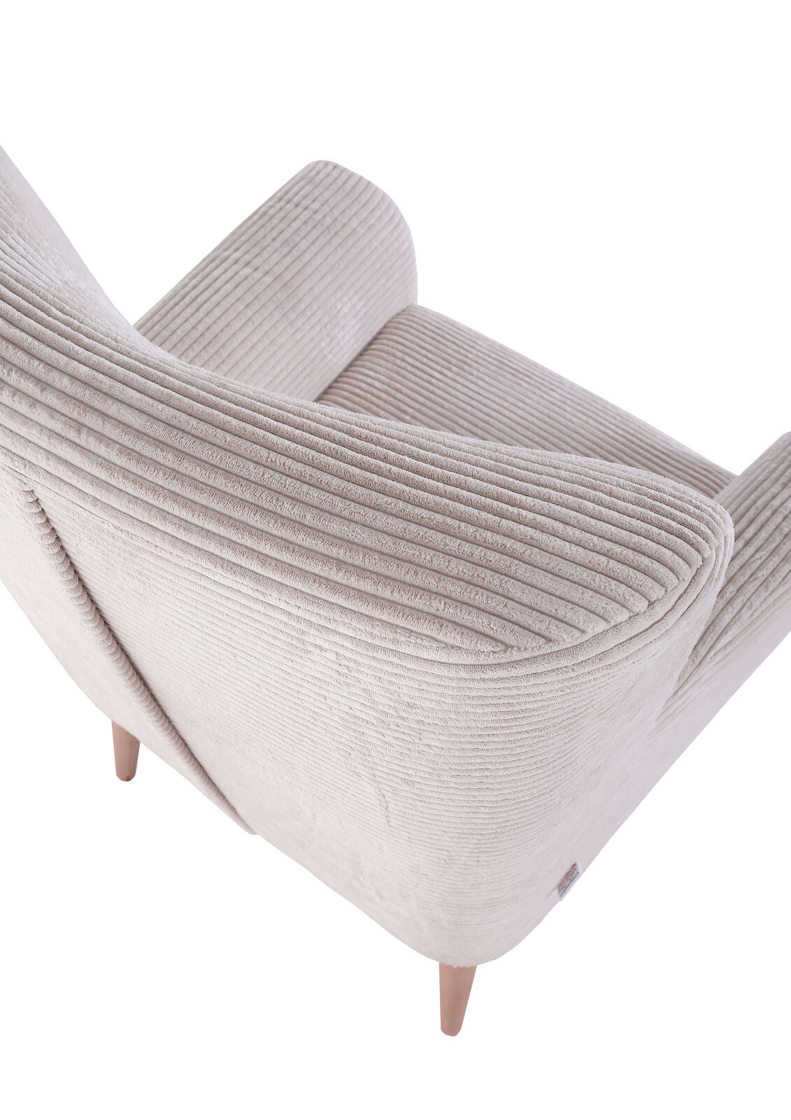 Beiger Cord-Sessel mit abgerundeter Rückenlehne und Armlehnen auf Holzfüßen, Ansicht schräg von hinten oben