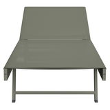 Frontansicht einer modernen, grauen Sonnenliege mit schlichtem Design.