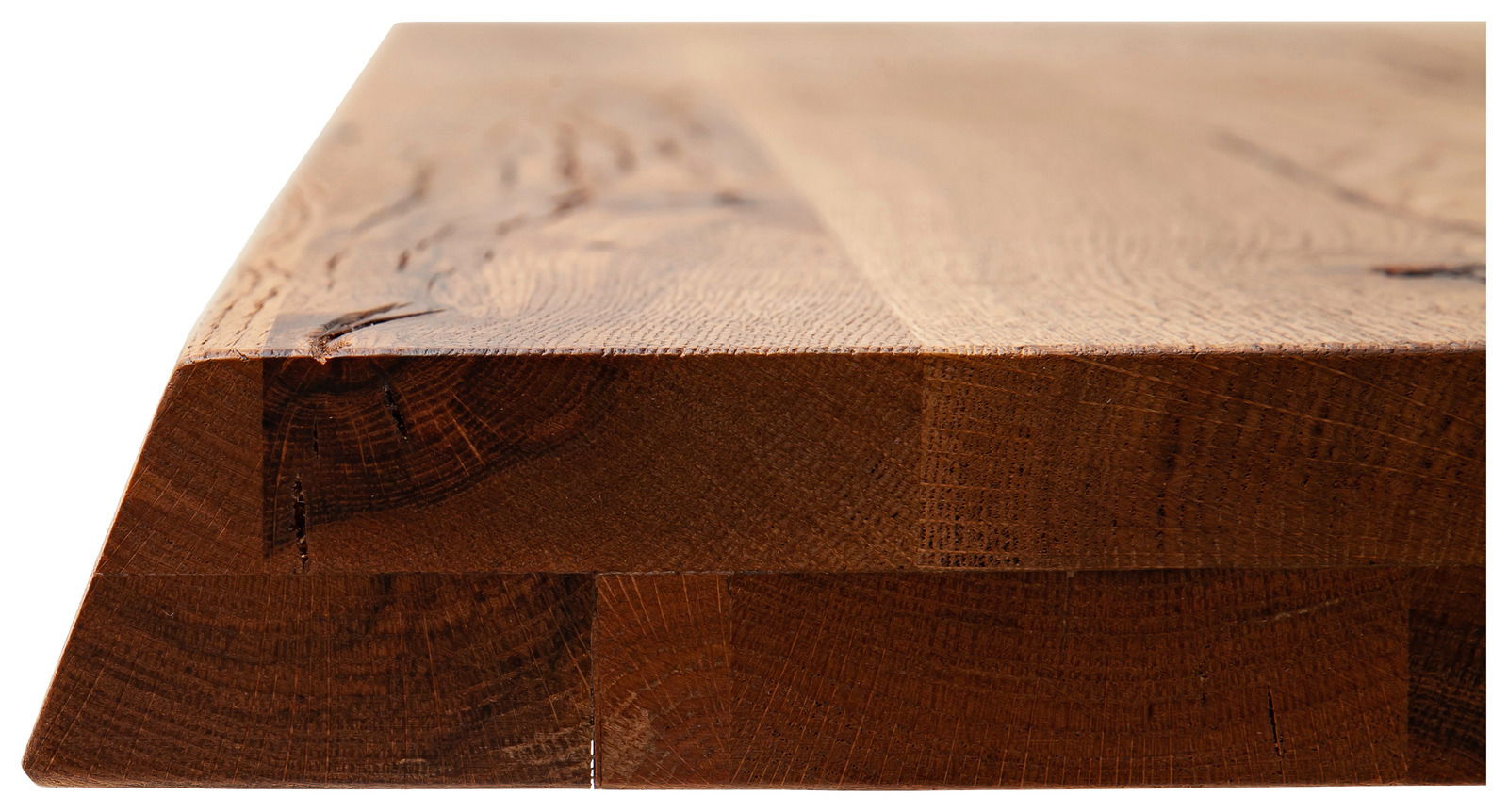 Nahaufnahme einer massiven Holz-Tischplatte mit natürlicher Maserung, seitliche Perspektive.
