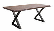 Moderner Esstisch mit rustikaler Holzplatte und schwarzen Metallbeinen in X-Form, seitliche Perspektive