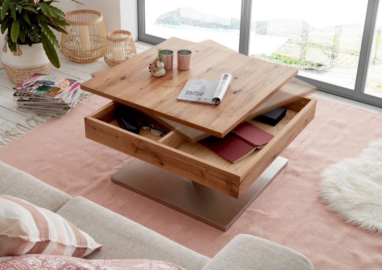 Moderne houten salontafel met lades, gefotografeerd vanuit vogelperspectief, omringd door gezellige woonkamerinrichting.