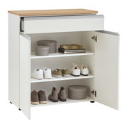 Weiße Kombi-Kommode mit Holzplatte, offene Türen, zeigt Regale mit Schuhen und Boxen, frontale Perspektive