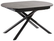 Moderner Esstisch mit ovaler Tischplatte und gekreuzten schwarzen Beinen, seitliche Perspektive