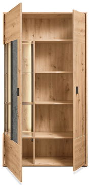 Holzvitrine mit Glastür, offene Regalfächer und Beleuchtung, Perspektive von vorne links