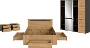 Schlafzimmermöbel-Set in Eiche-Optik mit Bettgestell inklusive Stauraum-Schubladen und Kleiderschrank mit Spiegel- und Holztüren, Frontansicht