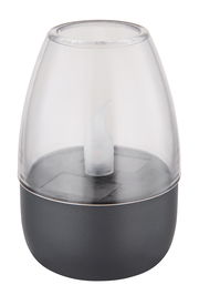 Nahaufnahme einer modernen Solarleuchte mit transparentem Gehäuse und schwarzem Sockel, seitliche Perspektive.