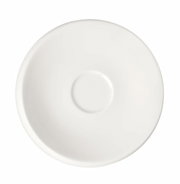 Ansicht von oben auf eine weiße Espressountertasse mit schlichtem Design und kreisförmiger Vertiefung in der Mitte.