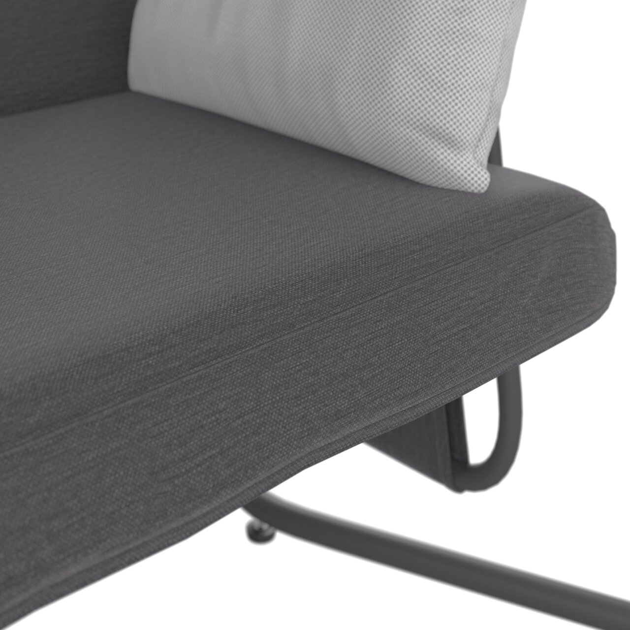 Detailfoto vanuit zijaanzicht: grijze gestoffeerde bank met gestructureerde stoffen bekleding, lichtgekleurde kussens en een zwart metalen frame.