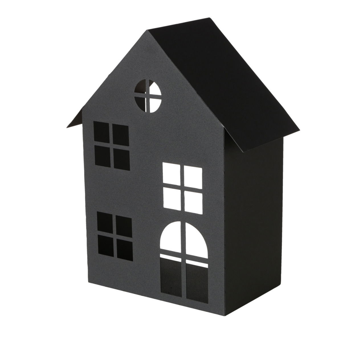 Schwarzes Windlicht in Form eines Hauses mit ausgeschnittenen Fenstern und Türen, seitliche Perspektive